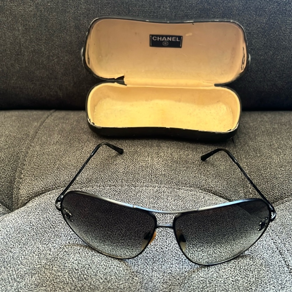 Chanel Aviator Sunglasses - Picture 4 of 16